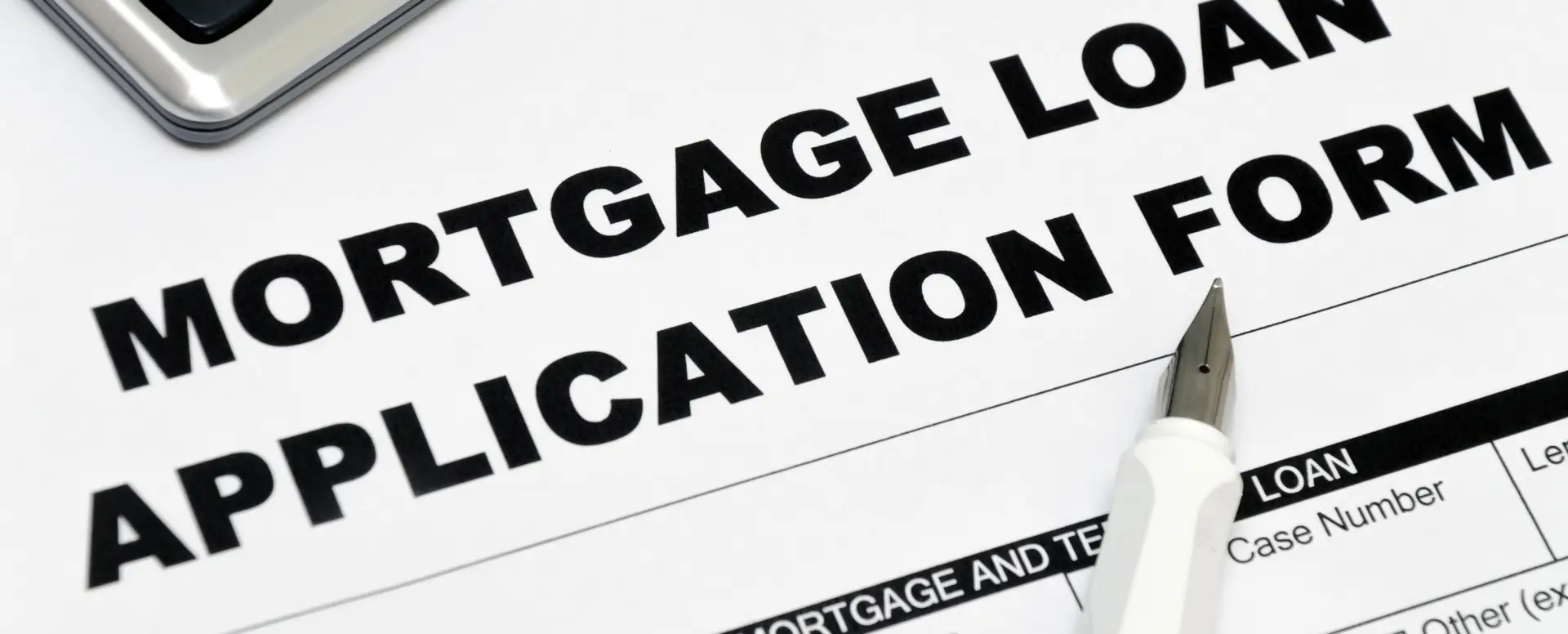 A close-up of a mortgage loan application form with a pen, ideal for first-time home buyers.